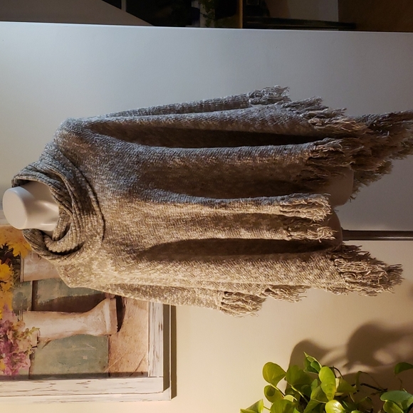 ♦️♦️ SOLD ♦️♦️Fenn Wright Manson Poncho - Picture 3 of 8